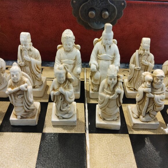 Original vintage clay chess set "Buddhist Warrior Monks", pre-owned. - Picture 8 of 9